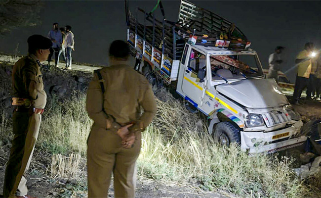 Death toll climbs to 16 in van-SUV collision in MP's Dhar